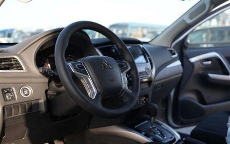 Mitsubishi Pajero Sport III рестайлинг, 2023 год, 3 600 000 рублей, 5 фотография