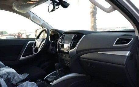 Mitsubishi Pajero Sport III рестайлинг, 2023 год, 3 600 000 рублей, 6 фотография