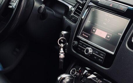 Volkswagen Touareg III, 2011 год, 1 900 000 рублей, 14 фотография