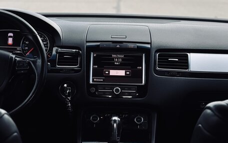 Volkswagen Touareg III, 2011 год, 1 900 000 рублей, 16 фотография