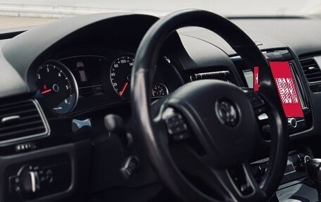 Volkswagen Touareg III, 2011 год, 1 900 000 рублей, 10 фотография