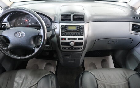 Toyota Avensis Verso I рестайлинг, 2002 год, 1 099 000 рублей, 14 фотография