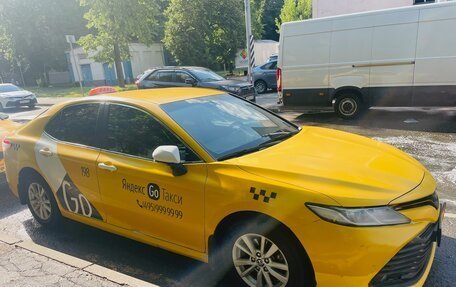 Toyota Camry, 2021 год, 1 600 000 рублей, 1 фотография