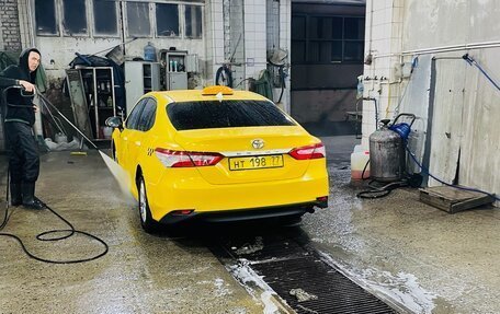 Toyota Camry, 2021 год, 1 600 000 рублей, 2 фотография