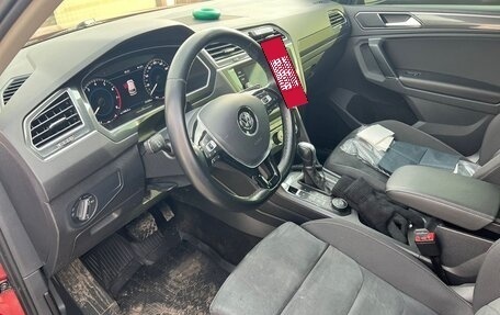 Volkswagen Tiguan II, 2018 год, 2 399 000 рублей, 13 фотография