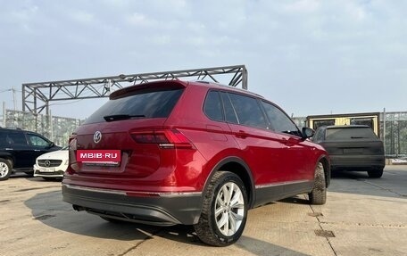 Volkswagen Tiguan II, 2018 год, 2 399 000 рублей, 2 фотография