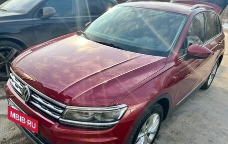 Volkswagen Tiguan II, 2018 год, 2 399 000 рублей, 12 фотография