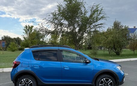 Renault Sandero II рестайлинг, 2021 год, 1 650 000 рублей, 2 фотография