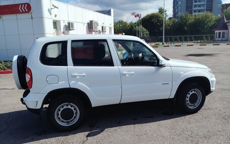 Chevrolet Niva I рестайлинг, 2017 год, 810 000 рублей, 8 фотография