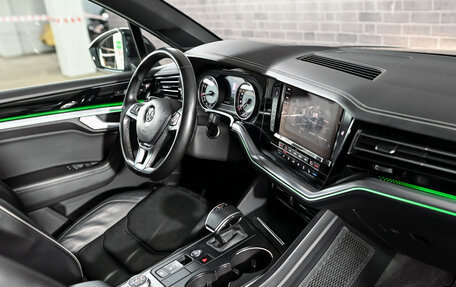 Volkswagen Touareg III, 2018 год, 4 995 000 рублей, 18 фотография
