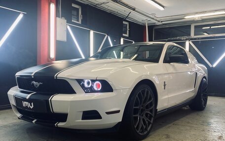 Ford Mustang VI рестайлинг, 2011 год, 1 980 000 рублей, 4 фотография