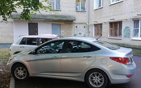 Hyundai Solaris II рестайлинг, 2011 год, 610 000 рублей, 2 фотография