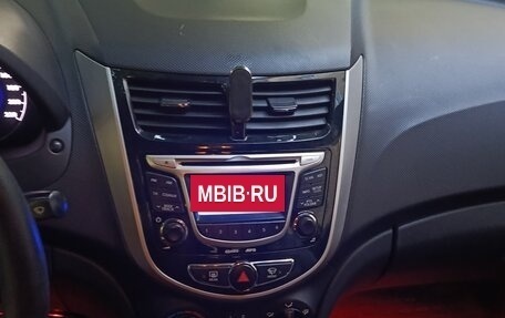 Hyundai Solaris II рестайлинг, 2011 год, 610 000 рублей, 13 фотография