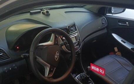 Hyundai Solaris II рестайлинг, 2011 год, 610 000 рублей, 11 фотография