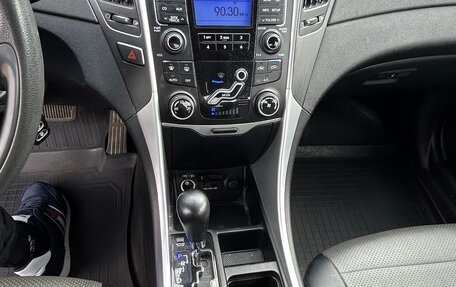 Hyundai Sonata VI, 2011 год, 930 000 рублей, 10 фотография