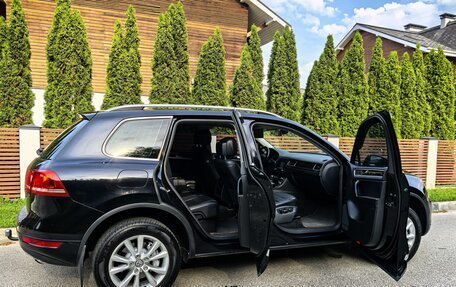Volkswagen Touareg III, 2011 год, 1 560 000 рублей, 10 фотография