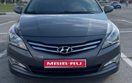 Hyundai Solaris II рестайлинг, 2015 год, 899 000 рублей, 1 фотография