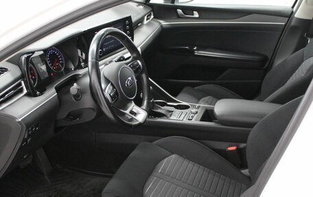 KIA K5, 2021 год, 2 400 000 рублей, 21 фотография
