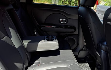 KIA Soul II рестайлинг, 2019 год, 2 100 000 рублей, 18 фотография