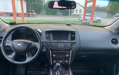 Nissan Pathfinder, 2015 год, 1 650 000 рублей, 10 фотография