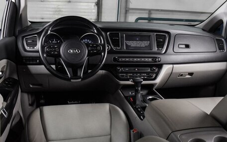 KIA Carnival III, 2018 год, 2 730 000 рублей, 6 фотография
