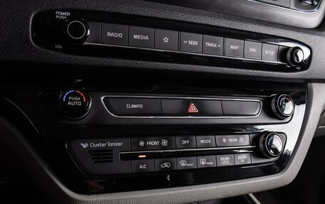 KIA Carnival III, 2018 год, 2 730 000 рублей, 17 фотография