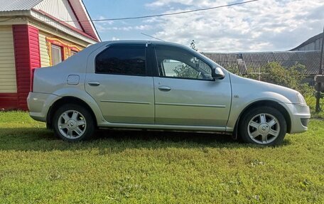 Renault Logan I, 2013 год, 450 000 рублей, 2 фотография