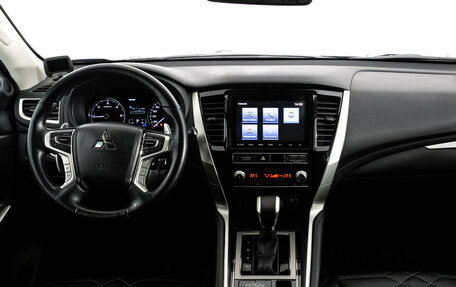 Mitsubishi Pajero Sport III рестайлинг, 2021 год, 3 799 000 рублей, 12 фотография
