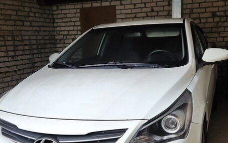 Hyundai Solaris II рестайлинг, 2015 год, 900 000 рублей, 3 фотография