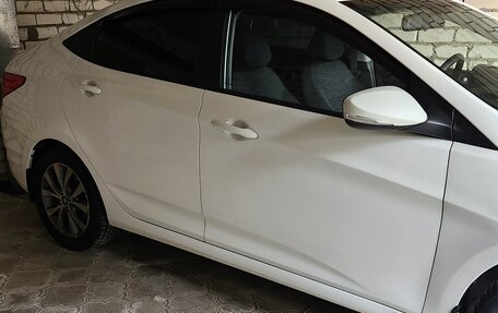 Hyundai Solaris II рестайлинг, 2015 год, 900 000 рублей, 5 фотография