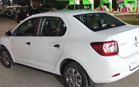 Renault Logan II, 2018 год, 1 000 000 рублей, 4 фотография