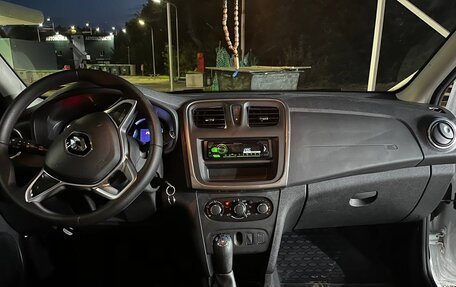 Renault Logan II, 2018 год, 1 000 000 рублей, 14 фотография