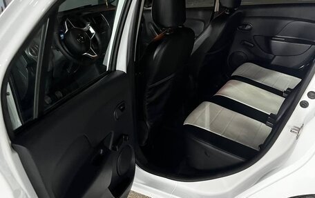 Renault Logan II, 2018 год, 1 000 000 рублей, 12 фотография