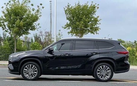 Toyota Highlander, 2022 год, 3 500 000 рублей, 8 фотография