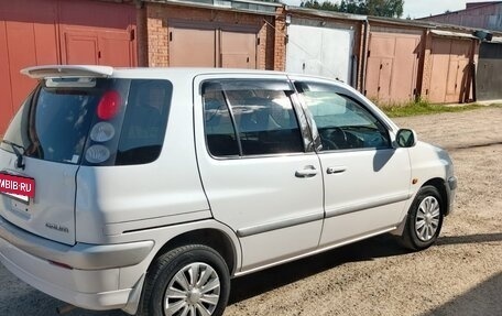 Toyota Raum I, 2001 год, 378 000 рублей, 2 фотография