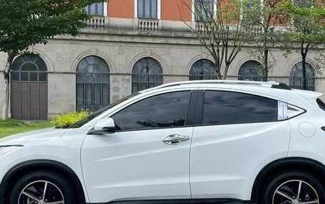Honda Vezel, 2021 год, 1 268 000 рублей, 3 фотография