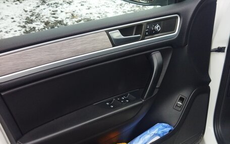 Volkswagen Touareg III, 2012 год, 1 930 000 рублей, 13 фотография