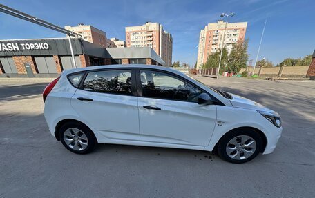 Hyundai Solaris II рестайлинг, 2015 год, 1 050 000 рублей, 5 фотография