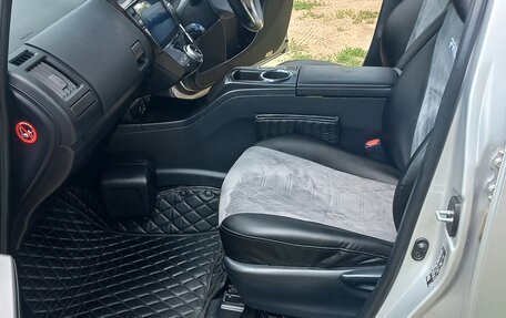 Toyota Prius Alpha I (ZVW40/41), 2018 год, 2 200 000 рублей, 17 фотография