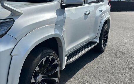 Toyota Land Cruiser Prado 150 рестайлинг 2, 2022 год, 3 390 000 рублей, 4 фотография