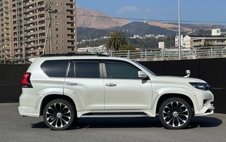Toyota Land Cruiser Prado 150 рестайлинг 2, 2022 год, 3 390 000 рублей, 12 фотография