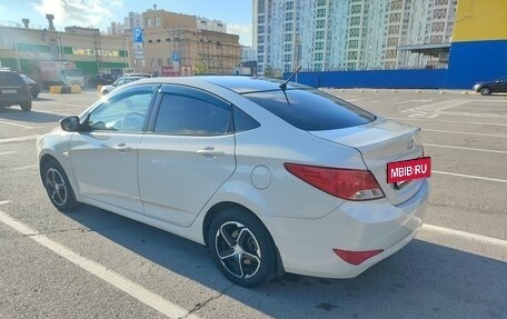 Hyundai Solaris II рестайлинг, 2016 год, 1 000 000 рублей, 4 фотография
