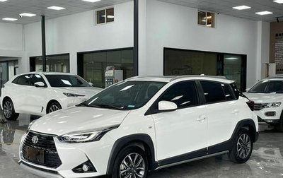 Toyota Yaris XP150 рестайлинг, 2022 год, 1 950 000 рублей, 1 фотография