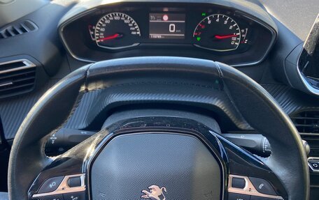 Peugeot 2008 II, 2020 год, 1 650 000 рублей, 2 фотография