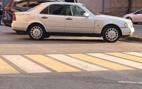 Mercedes-Benz C-Класс, 1995 год, 380 000 рублей, 2 фотография