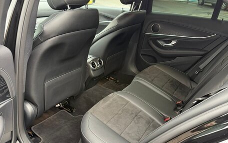 Mercedes-Benz E-Класс, 2020 год, 3 950 000 рублей, 10 фотография
