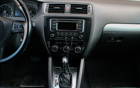 Volkswagen Jetta VI, 2013 год, 1 089 000 рублей, 20 фотография