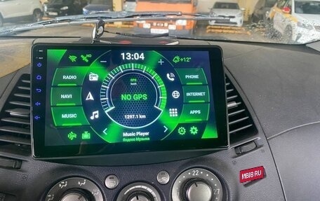 Mitsubishi Grandis, 2004 год, 750 000 рублей, 10 фотография