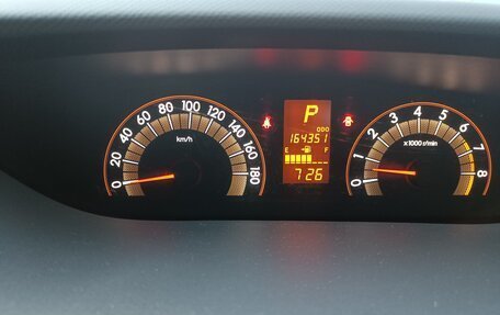 Toyota Ractis I, 2010 год, 915 000 рублей, 4 фотография