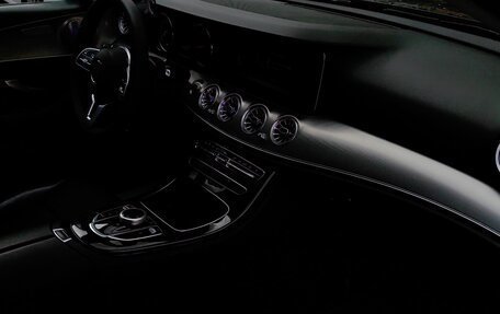 Mercedes-Benz E-Класс, 2019 год, 2 700 000 рублей, 16 фотография